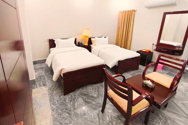 Room 4 of 22