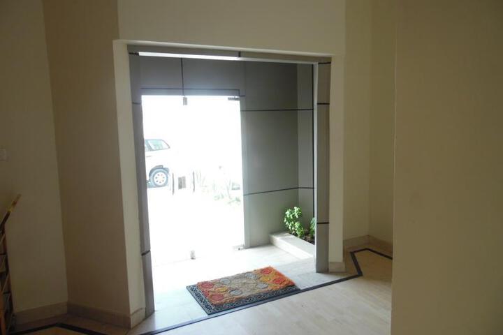 Madaen 1 Hotel