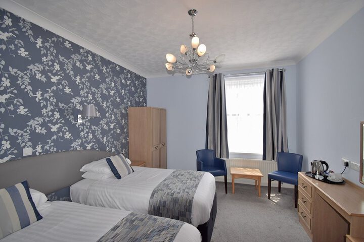 Room 7 of 32