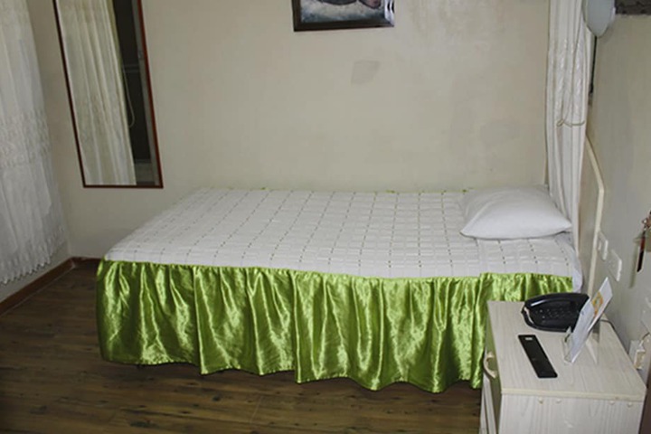 Room 13 of 28