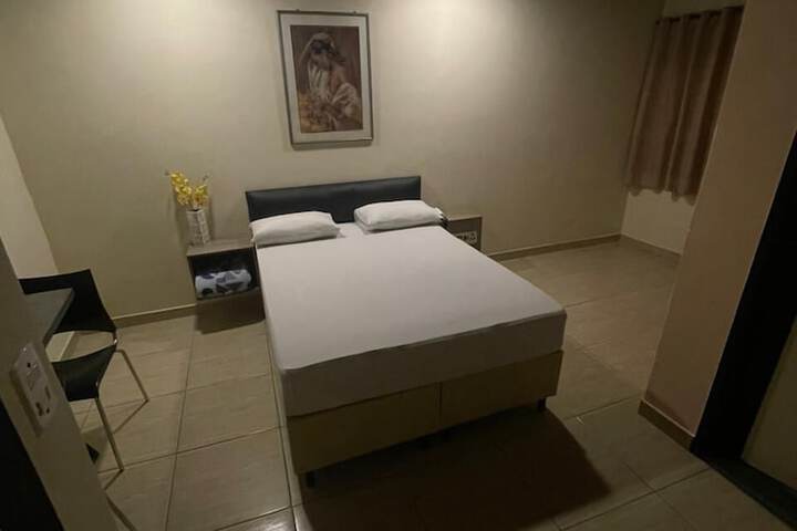 Room 6 of 10