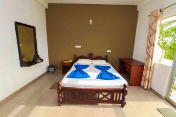 Room 12 of 18