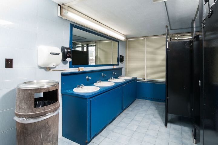 Room 6 of 14