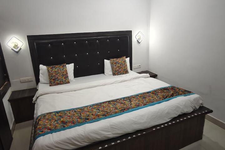 Room 15 of 24