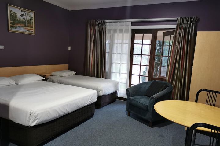 Room 13 of 40