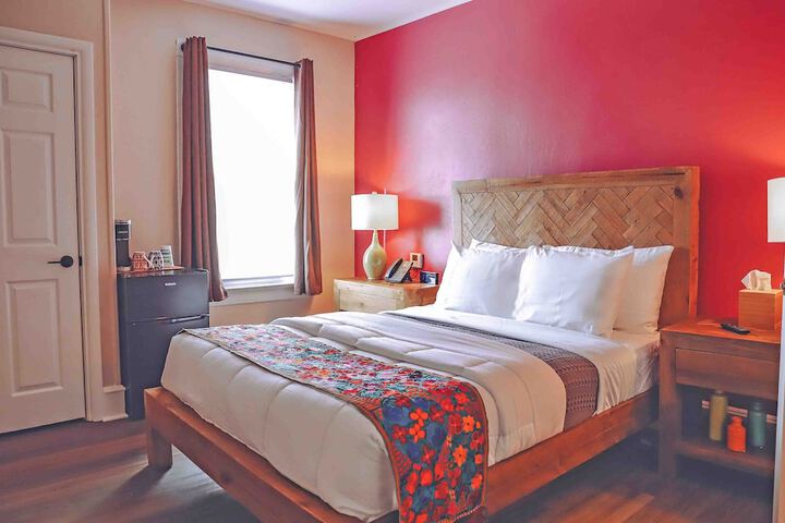 1 Queen Bed (15 of 40)