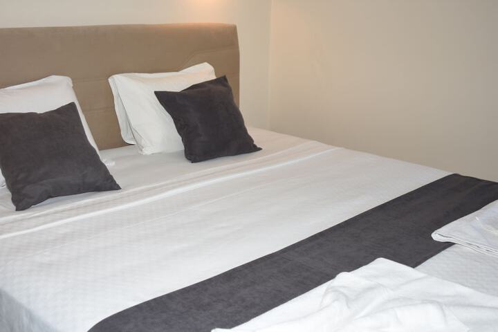 Room 3 of 48