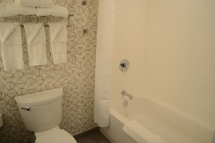 Room 33 of 118