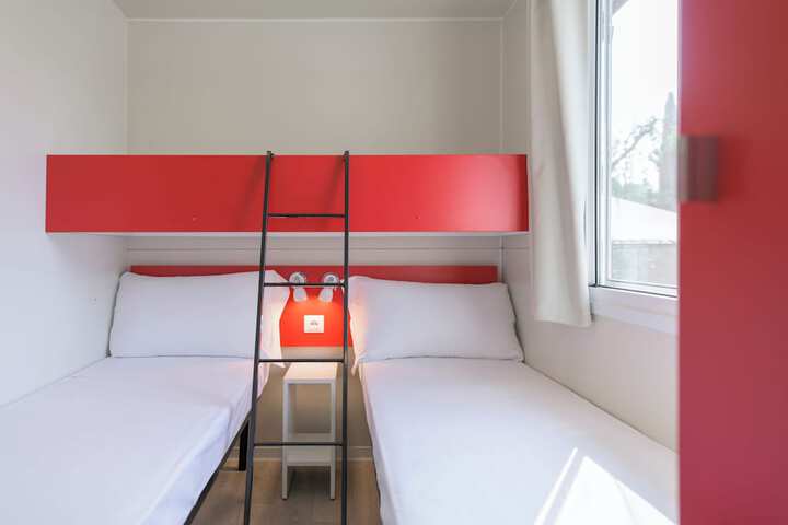 Room 6 of 32