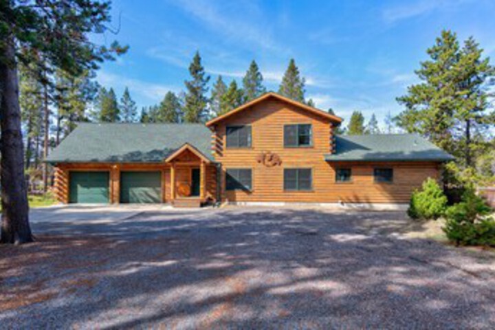 Snow Goose Court in Bend, OR