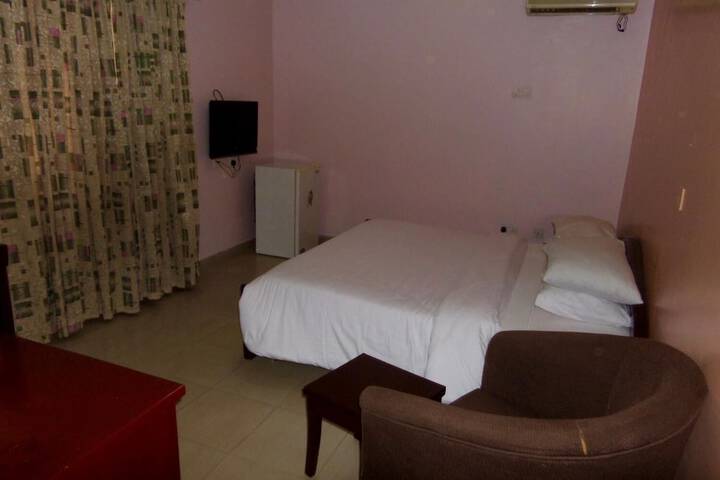 Room 9 of 25