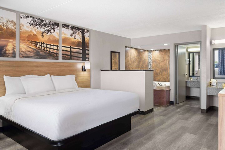 1 King Bed (3 of 32)