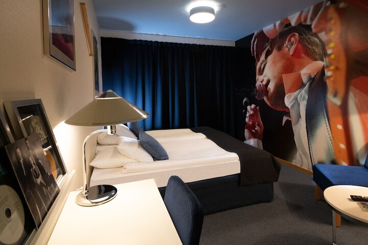 Room 12 of 33
