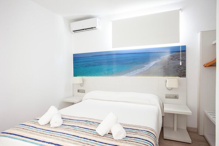 Room 28 of 143