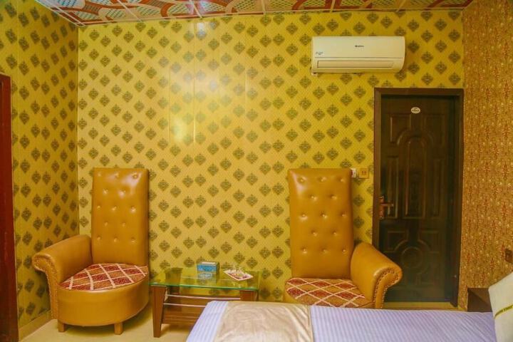 Room 4 of 17