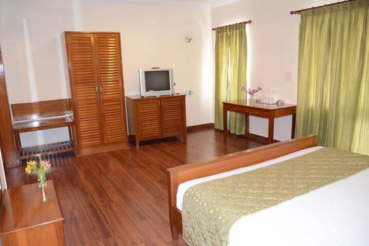 Room 14 of 33