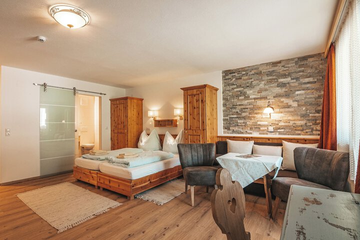 Room 2 of 44