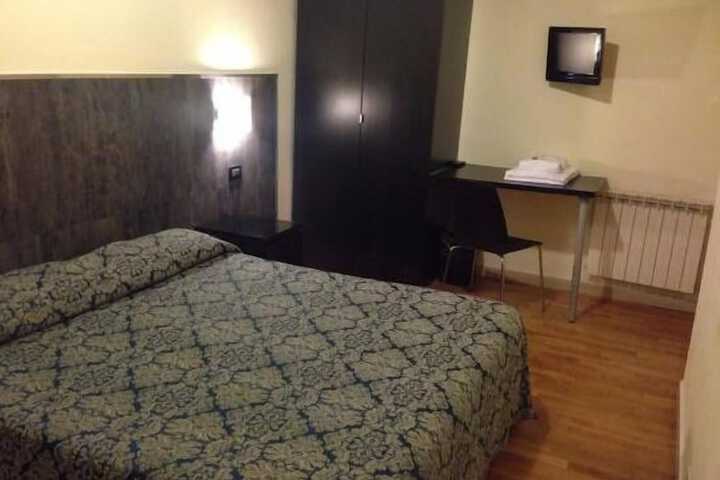 Room 15 of 28