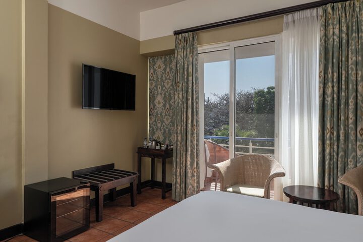 Room 37 of 161