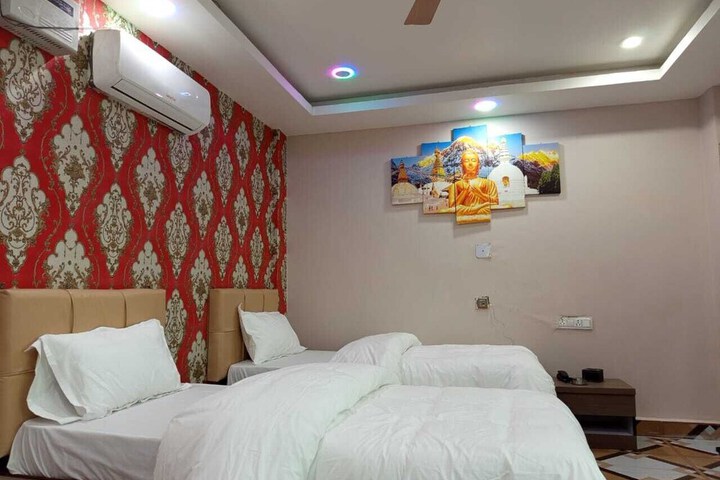 Room 12 of 38
