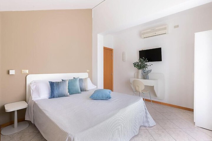 Room 15 of 43