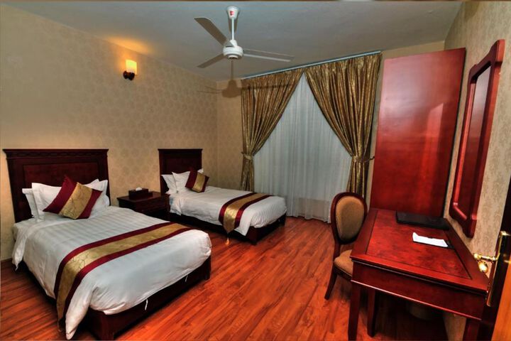 Room 9 of 10