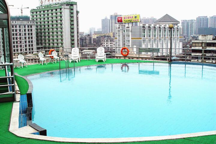 Pools & Facilities