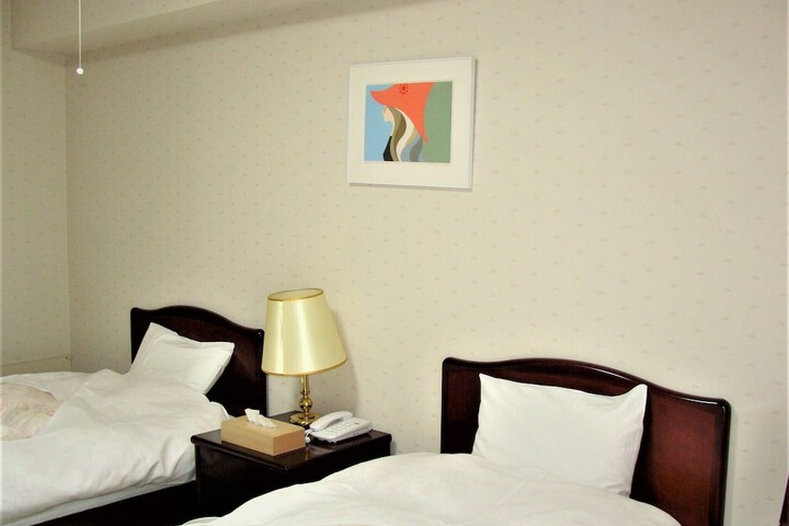 Room 12 of 33