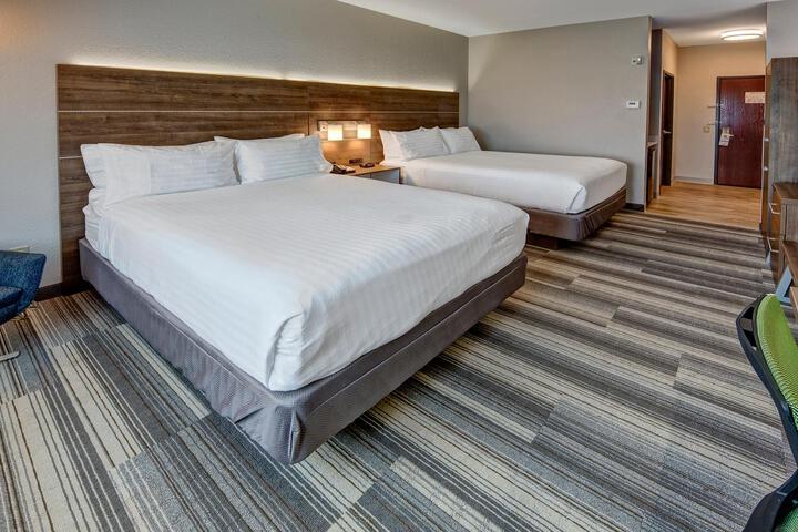 Standard Room, King or Two Doubles (3 of 3)
