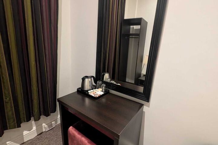 Room 15 of 37
