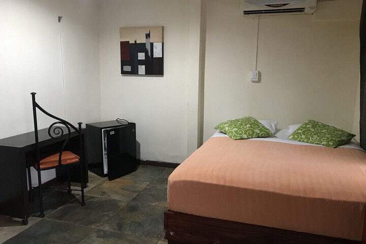 Room 4 of 17
