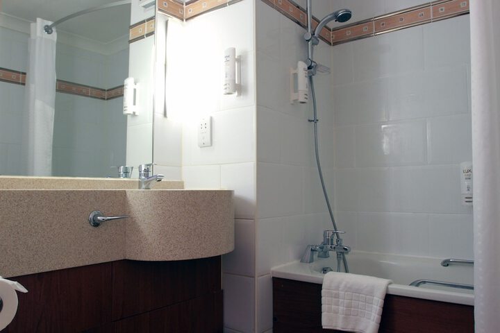 Room 3 of 130