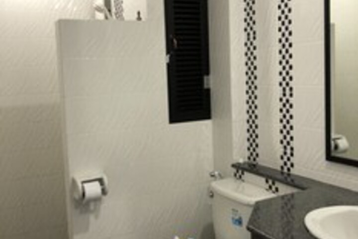 Room 2 of 18