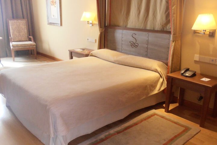 Room 8 of 73