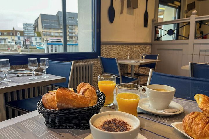 Breakfast/Coffee Service 48 of 52