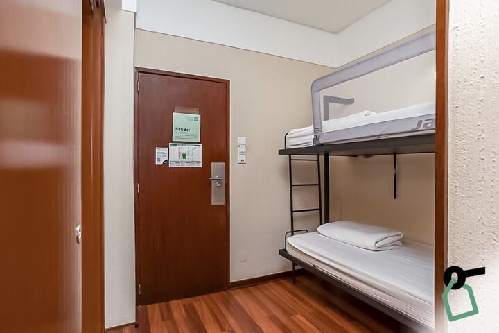 Room 13 of 34