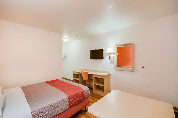 Room 8 of 24