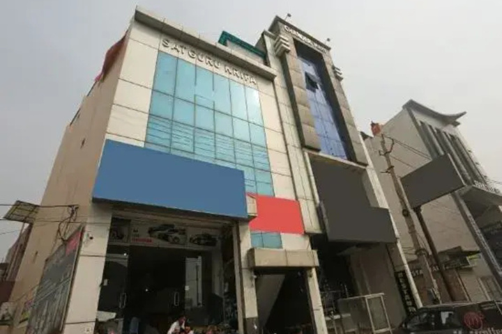 OYO 28090 Cocktail Hotel
