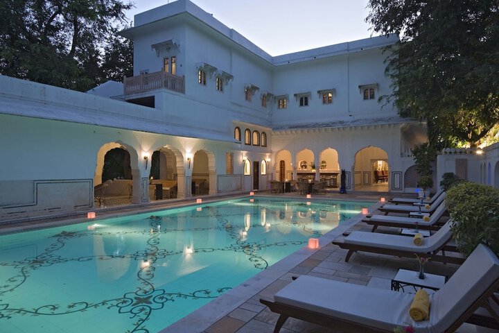 Pool Hotel
