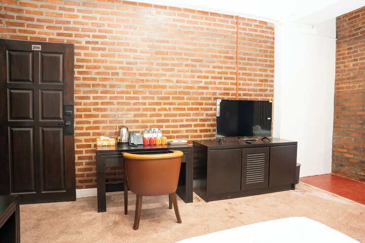 Room 11 of 40
