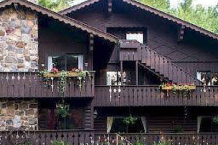 Exterior of The Lodge at Harrisburg Lake