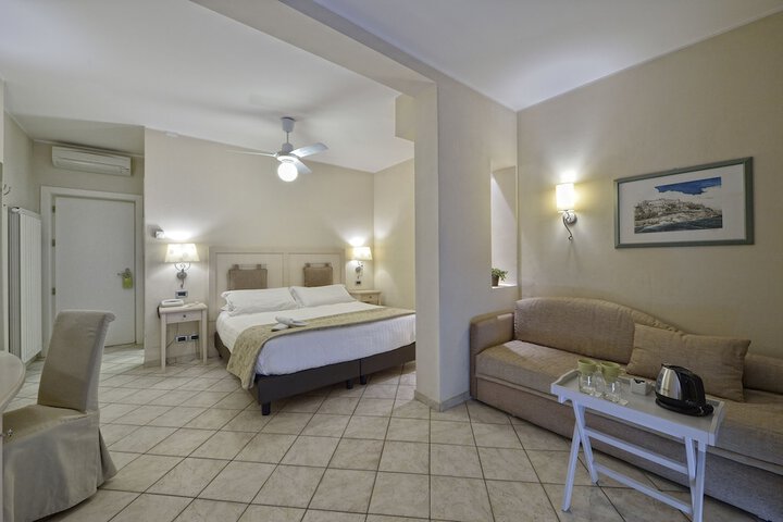 Room 9 of 75