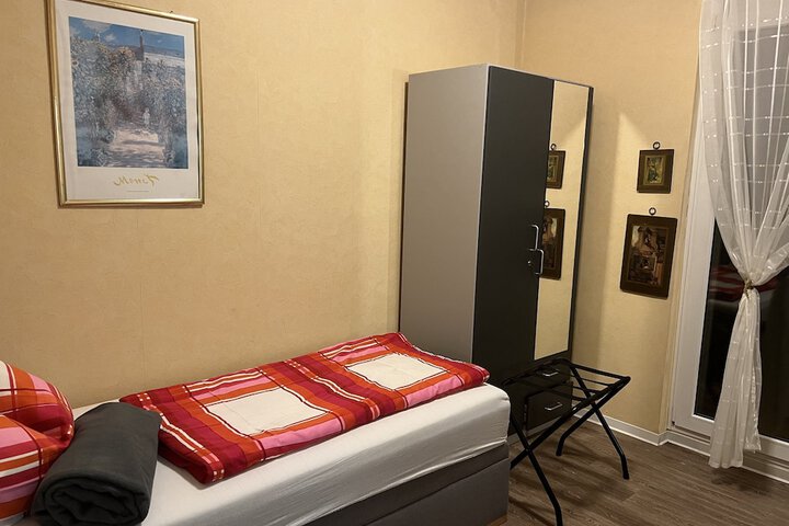 Room 5 of 69