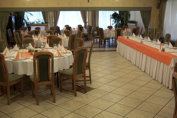 Ballroom/Hall 18 of 23