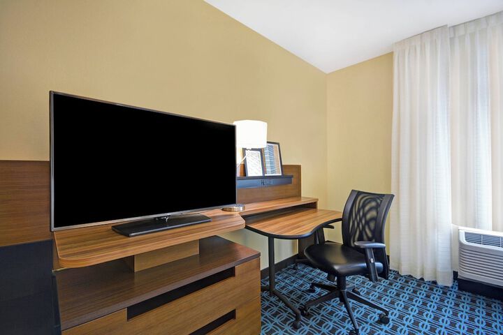 Room 13 of 37