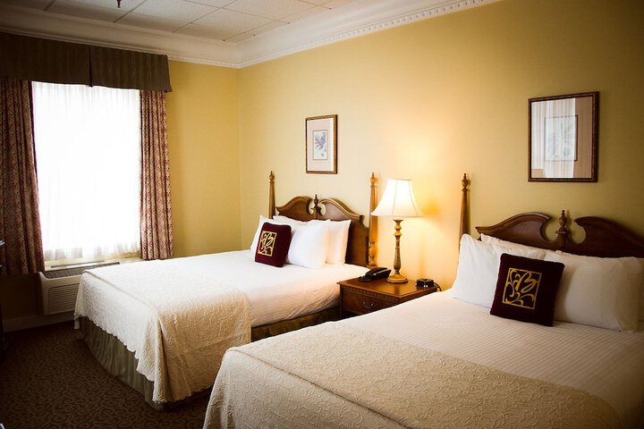 2 Double Beds (7 of 8)