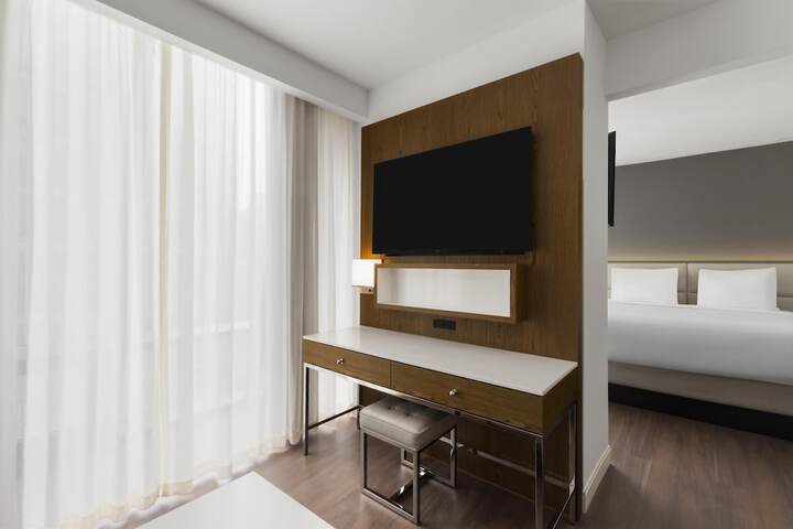 Room 27 of 51