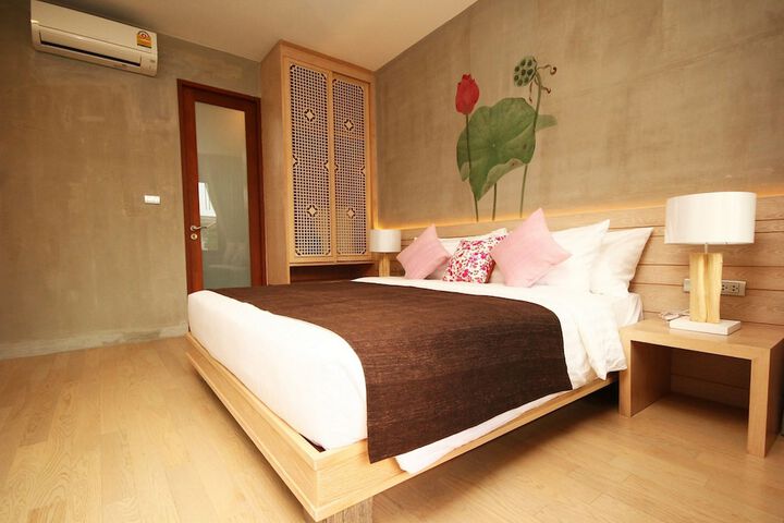 Room 5 of 99