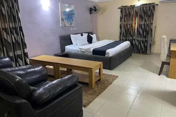 Room 9 of 76