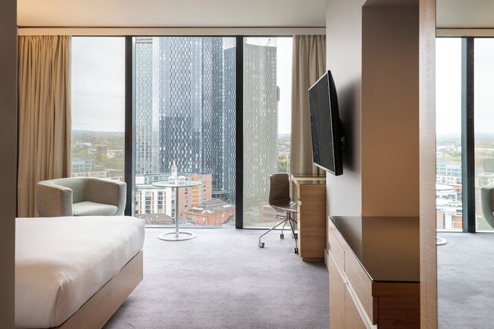 Room 45 of 260